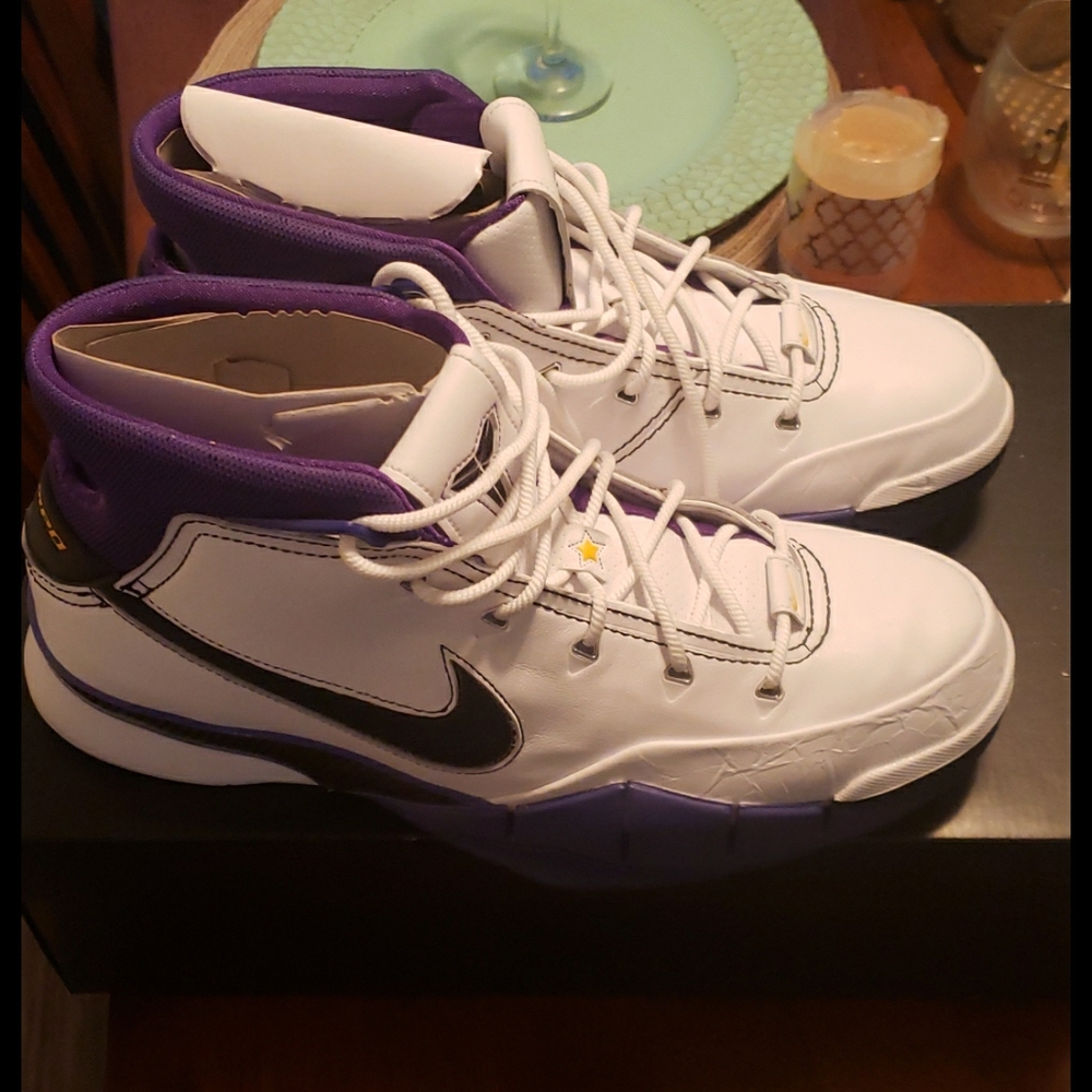 Basketball shoes